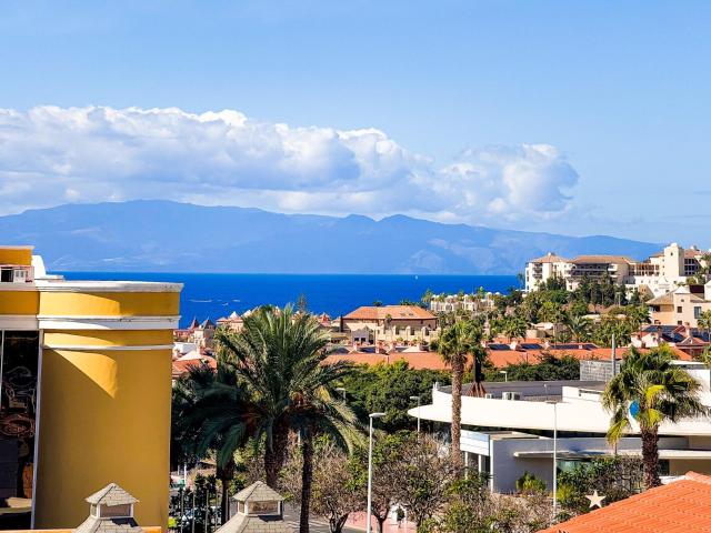 Borza Real Estate Vende Apartamento tipo Duplex en complejo. 146m² Adeje
