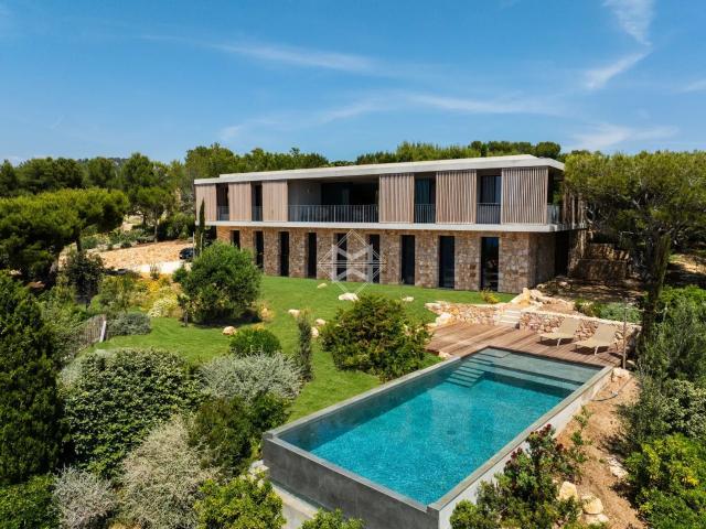 Bord de mer, vue panoramique et accès direct à la calanque p. 300m² Saint Cyr sur Mer