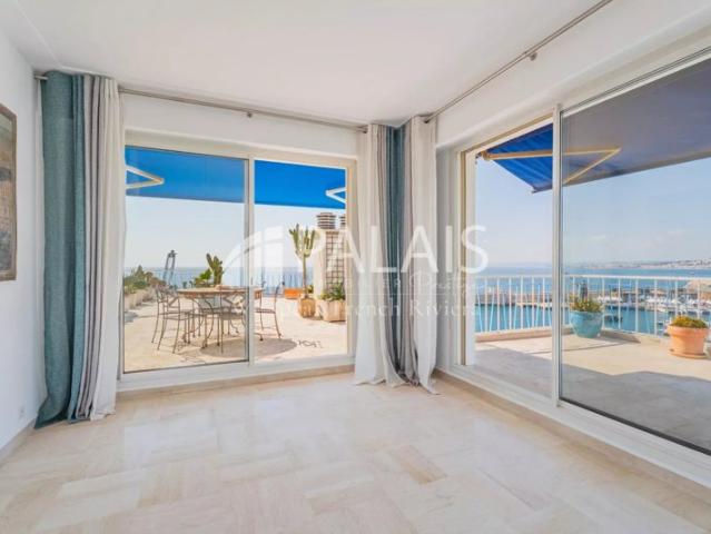 BORD DE MER: Dernier étage Terrasse 150 m2