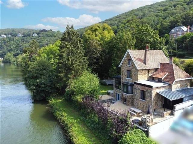 Bord de Meuse: Villa rénovée 6 chambres