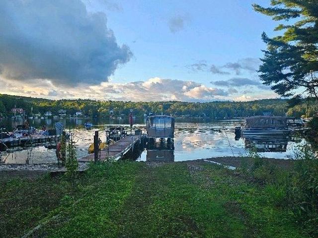 Bord de l'eau – Lac Connelly | Quai privé | 2 chambres | Long terme seulement | Disponible maintenant
