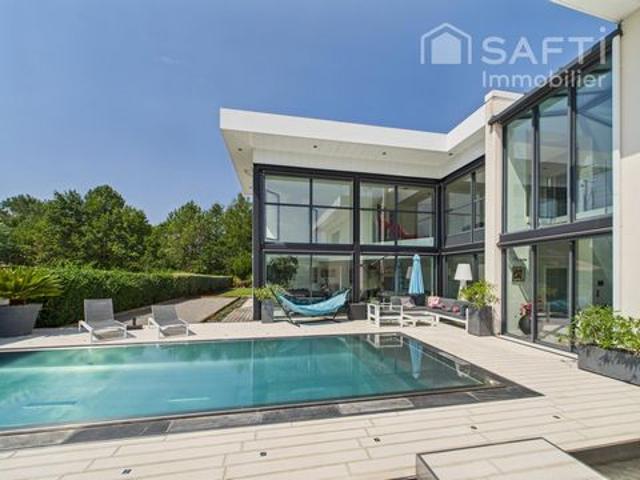 BORDEAUX 20MN VILLA D'ARCHITECTE SUR LE GOLF PISCINE ASCENSEUR GARAGE 5 CHAMBRES