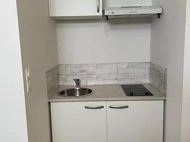 Bordeaux 33000 Location appartement 1 pièce t1 au dernier étage