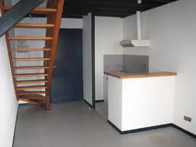 Bordeaux 33000 Location appartement 2 pièces t2 au dernier étage parking