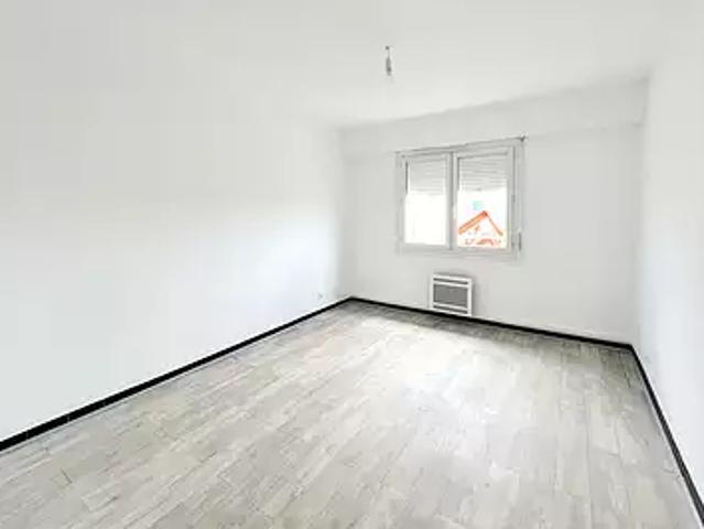 Bordeaux 33000 Location appartement 3 pièces t3 au dernier étage cave