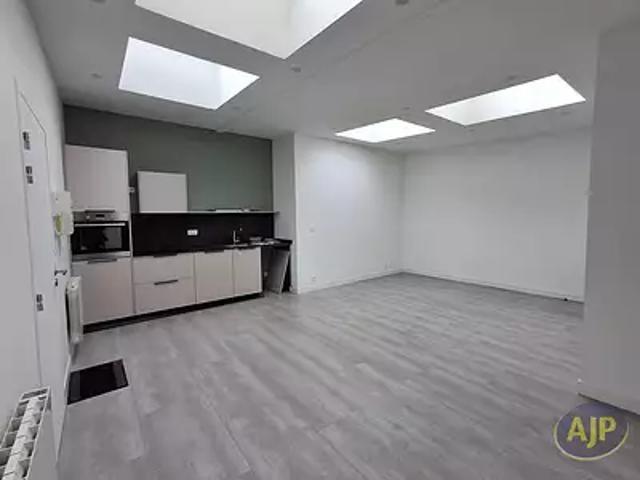 Bordeaux 33300 Location appartement 1 pièce t1 au dernier étage