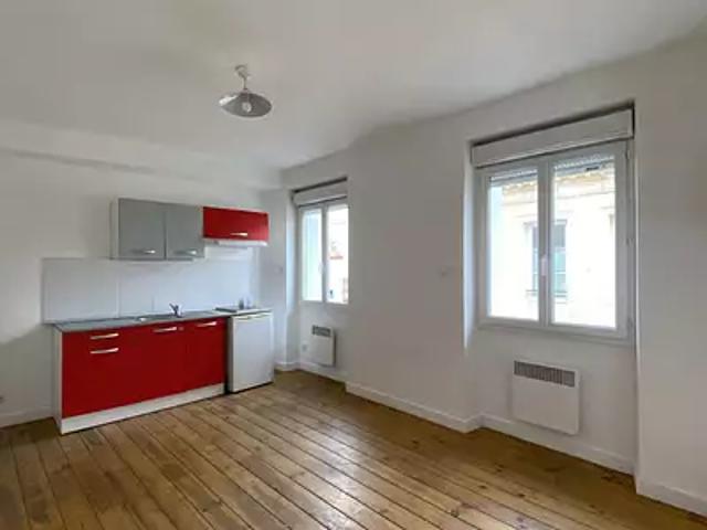 Bordeaux 33800 Location appartement 1 pièce t1 au dernier étage