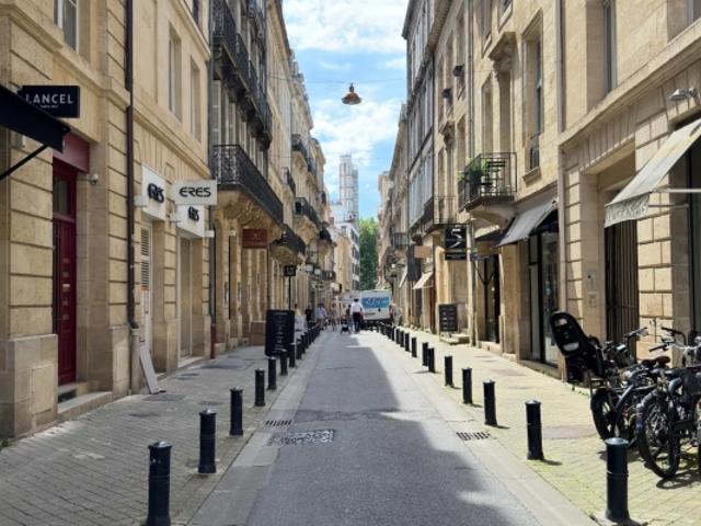 Bordeaux Triangle appartement T3 avec ascenseur à rénover