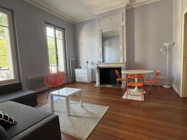 BORDEAUX BASTIDE BEL APPART 35 M2 JARDIN BOTANIQUE IMMEUBLE PIERRE