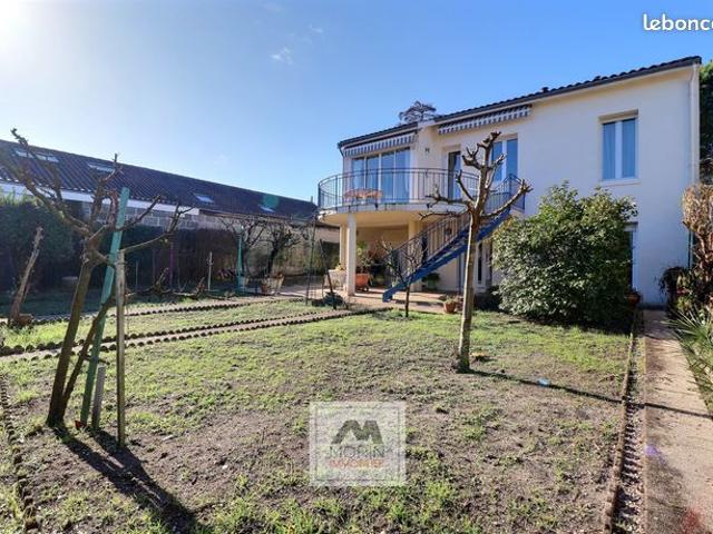 BORDEAUX Caudéran Maison au calme avec 4 chambres, grand garage et jardin piscinable