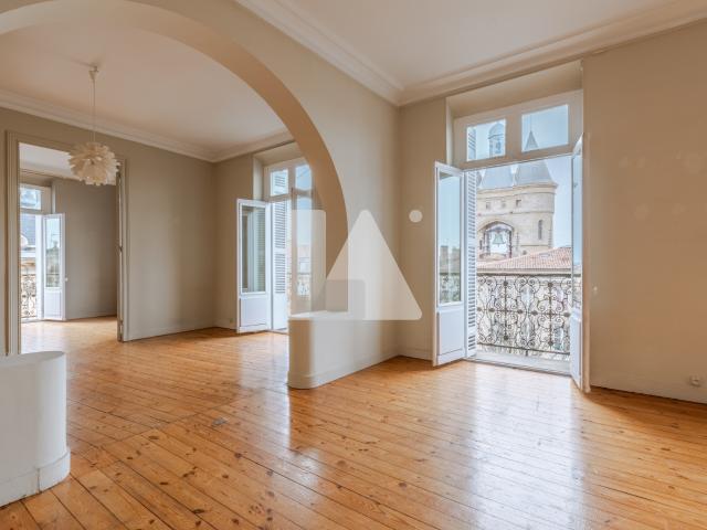 BORDEAUX CENTRE APPARTEMENT FAMILIAL BALCONS ET VUES DÉGAGEES