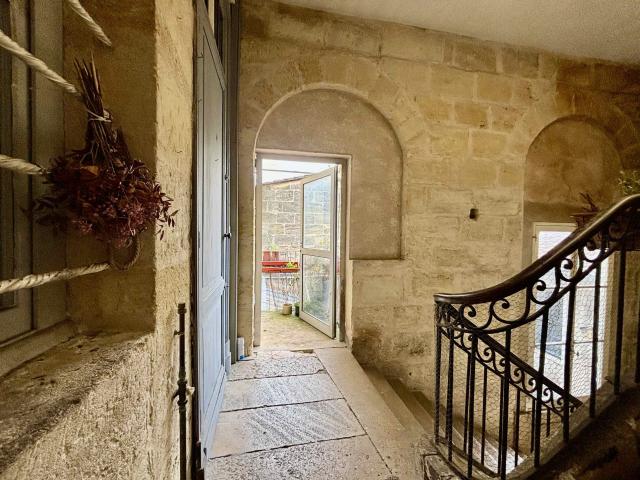 Bordeaux centre, bel appartement à vendre au dernier étage d'un immeuble de pierre