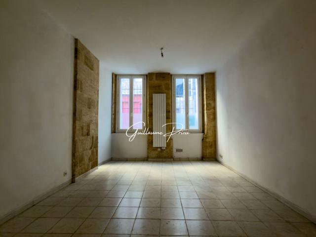 Bordeaux Centre Grand studio de 32,65 m² dans un immeuble en pierre