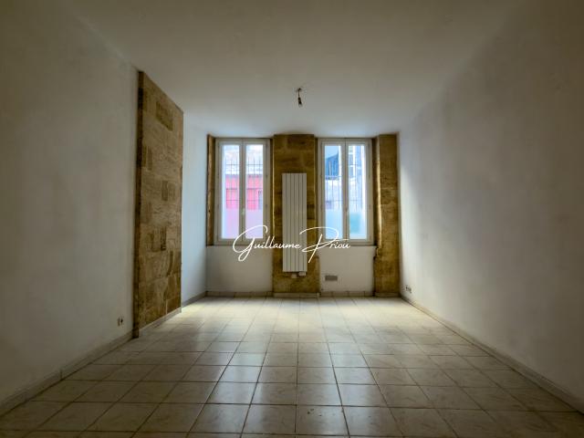 Bordeaux Centre Grand studio de 32,65 m² dans un immeuble en pierre