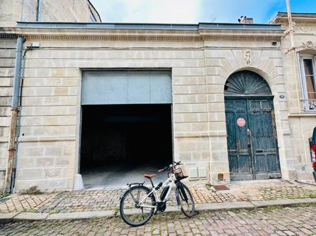Bordeaux centre Jardin Public / Montesquieu rue calme et résidentielle superbe chai 760 m2 avec PC