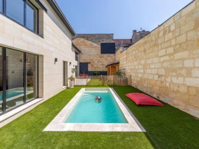 Bordeaux centre, Pont de Pierre, superbe maison d’architecte « esprit loft » 242m2, avec jardin, piscine & garage pour 3 véhicules