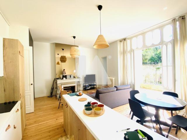 BORDEAUX CHARTRONS 2 CHAMBRES 1 550 EUR TERRASSE PARKI