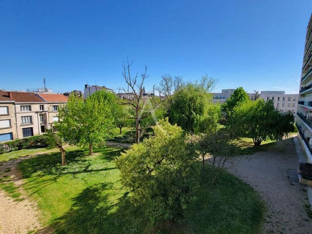 BORDEAUX CHARTRONS Appartement 4 pièces avec balcon et cave