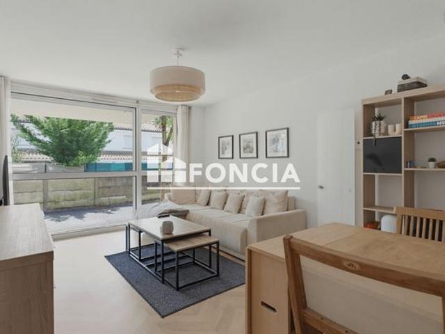 BORDEAUX CHARTRONS – Appartement T3 contemporain rénové, calme & double parking