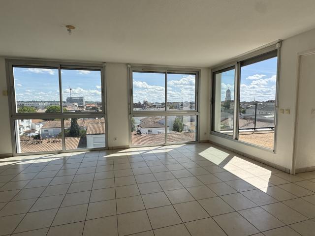 BORDEAUX CHARTRONS APPARTEMENT T4 85 M2 TERRASSE PARKING
