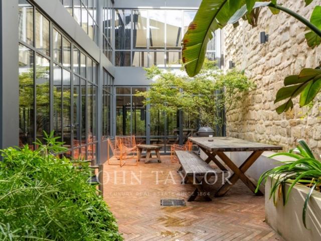 BORDEAUX – CHARTRONS LOFT D'ARCHITECTE D'EXCEPTION AVEC PISCINE INTÉRIEURE, PATIO PAYSAGER ET ROOF TOP