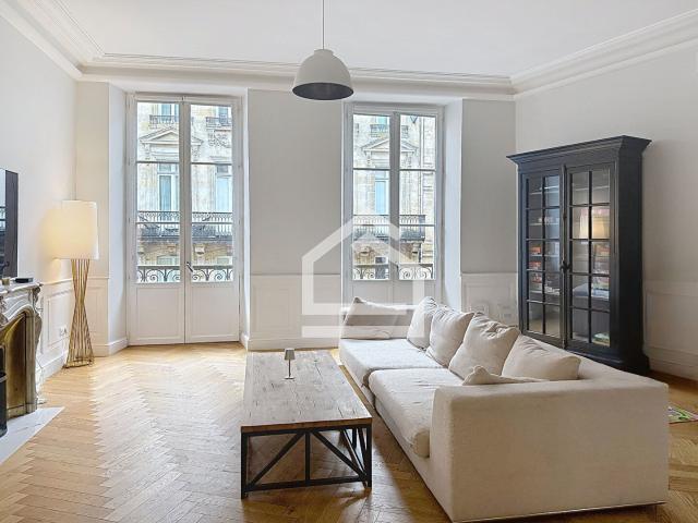 Bordeaux Cours d'Alsace et Lorraine Appartement de caractère avec balcon et garage 160 m2