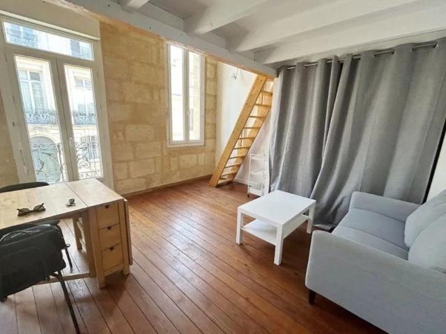 BORDEAUX COURS ST LOUIS STUDIO AVEC MEZZANINE ET BALCON