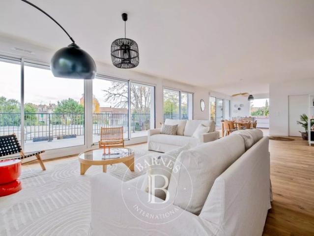 Bordeaux Croix Blanche Appartement de 164 m² Terrasse Parking