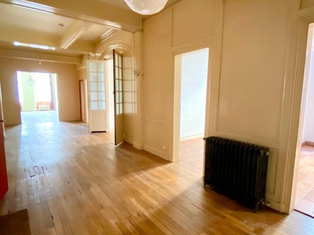 Bordeaux Grosse Cloche, très bel appartement à usage mixte