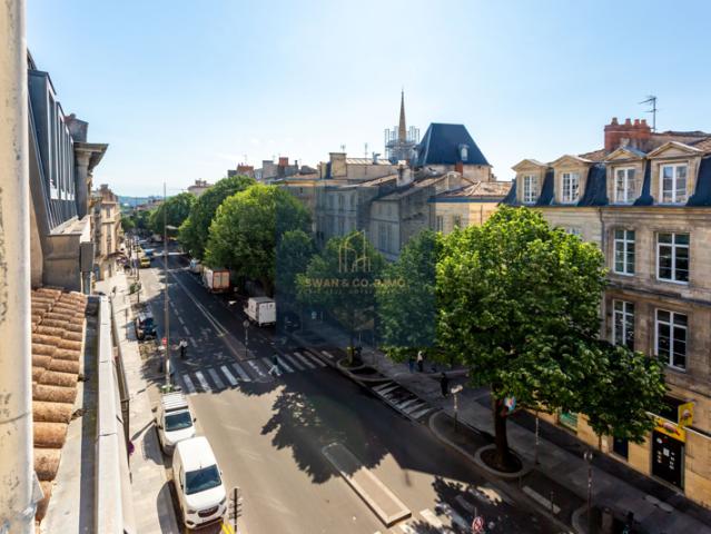 BORDEAUX HISTORIQUE LOFT D'EXCEPTION AU DERNIER ÉTAGE À DE