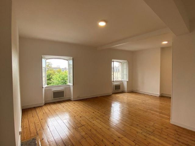 BORDEAUX HYPER CENTRE / GAMBETTA T3 88m²