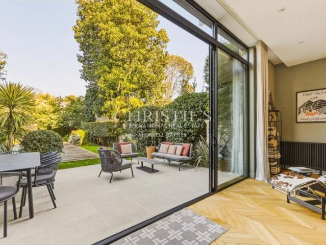 BORDEAUX LABOTTIÈRE ÉLÉGANTE MAISON DE MAÎTRE AVEC JARDIN ET PISCINE