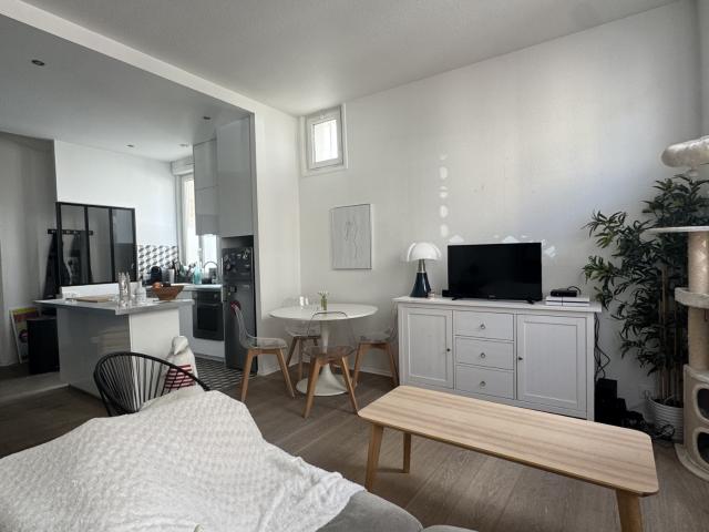 BORDEAUX MARCHE DE LERME APPARTEMENT 51 M2 CAVE CALME
