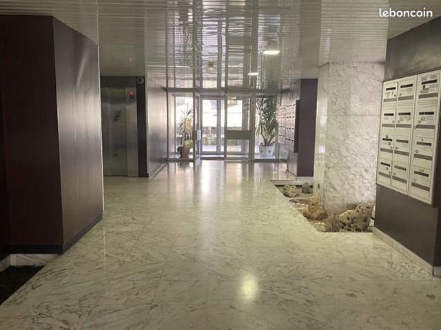 Bordeaux Meriadeck, appartement T2 avec grand balcon
