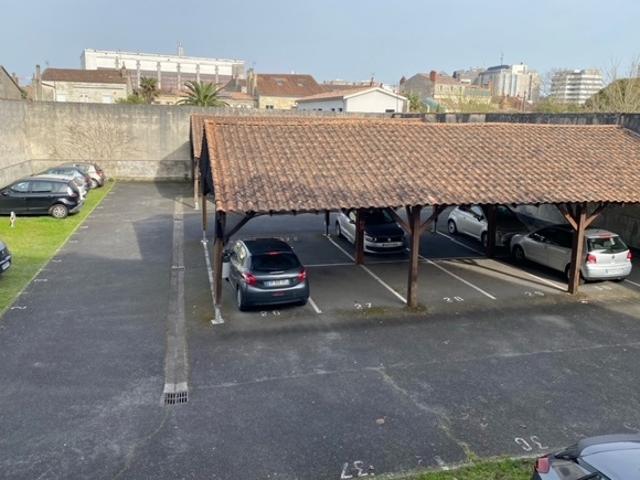 BORDEAUX PISCINE JUDAÏQUE PLACE DE PARKING AERIENNE COUVERTE