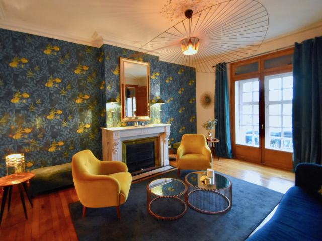 BORDEAUX PONT DE PIERRE SUPERBE APPARTEMENT HAUT DE GAMME 183m2