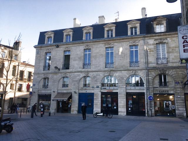 BORDEAUX Place Gambetta T2 au 4ème et dernier étage
