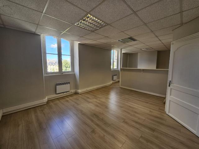 Bordeaux Place Gambetta Bureaux à louer de 48 m2