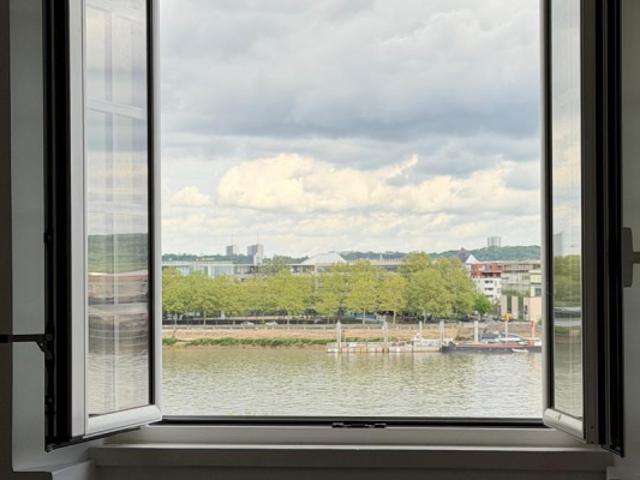 Bordeaux quais Charmant T2 bis rénové avec superbe vue sur l