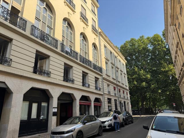 Bordeaux QUINCONCES Magnifique Bureau Rénové de 125 m2