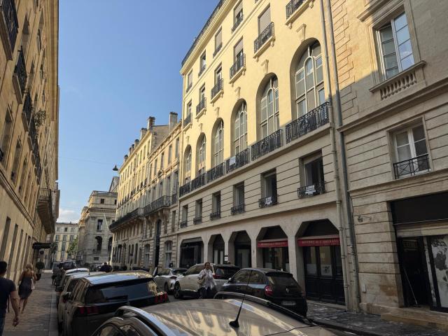 Bordeaux QUINCONCES Bureau entièrement Rénové 3 pièces 102 m2