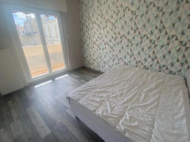 BORDEAUX RUE BILLAUDEL APPARTEMENT T2 AVEC DEUX BALCONS LOCATION MEUBLEE