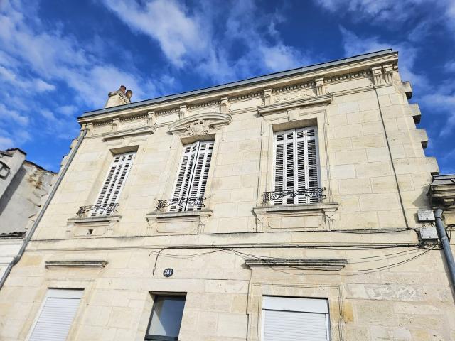 Bordeaux Saint Bruno / Mériadeck T2 à rénover avec jardinet privatif