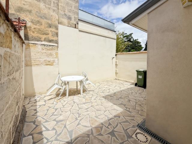 BORDEAUX SAINT GENÈS – SUPERBE ÉCHOPPE MEUBLÉE AVEC GRANDE TERRASSE ENSOLEILLÉE