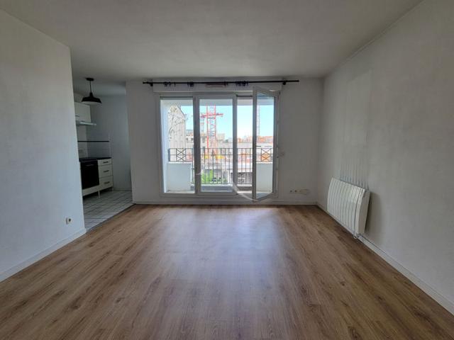 Bordeaux Saint Jean T2 avec balcon et parking