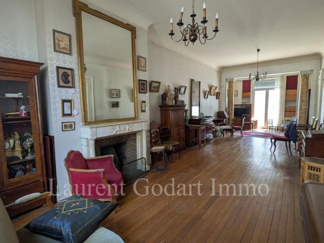 Bordeaux St Genès Maison 9 pièces 227m² avec extérieur