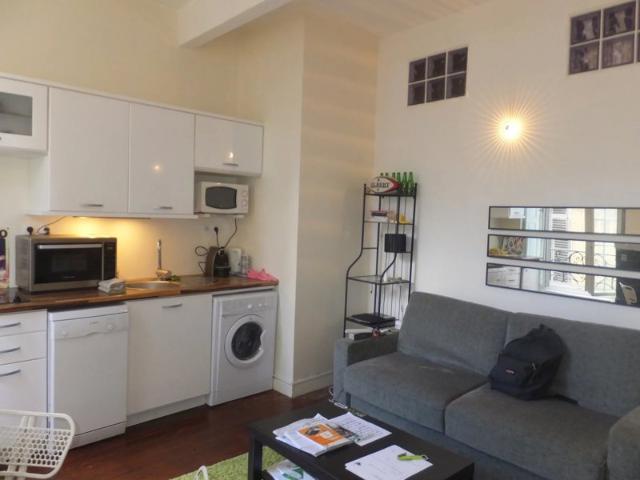 BORDEAUX St Michel Superbe T1 meublé 25 m2