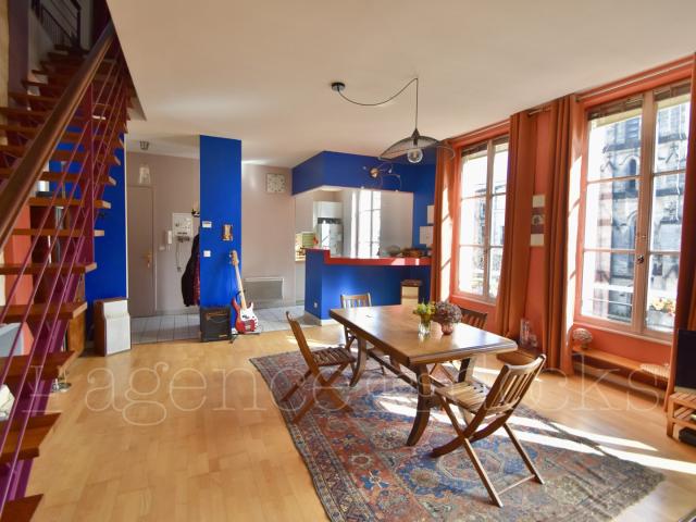 BORDEAUX ST PIERRE VASTE DUPLEX 126m2 VUE EXCEPTIONNELLE SUR PLACE