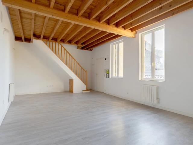 BORDEAUX, STE CROIX APPARTEMENT T3 DUPLEX