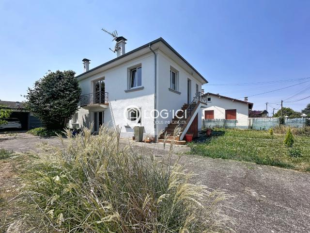 BORDES Vente Maison T8 aux multiples possibilités à Bordes
